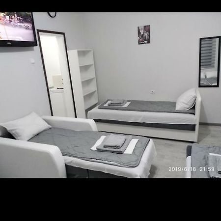 Apartmani Pinokio Ni Kültér fotó