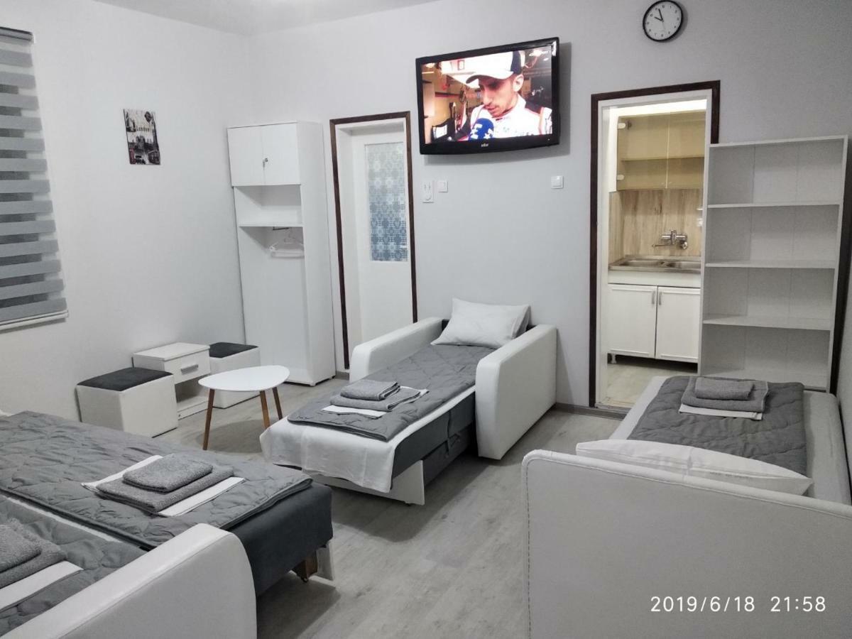 Apartmani Pinokio Ni Kültér fotó