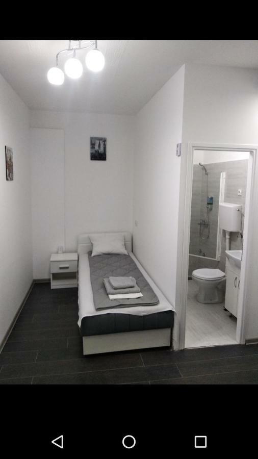 Apartmani Pinokio Ni Kültér fotó