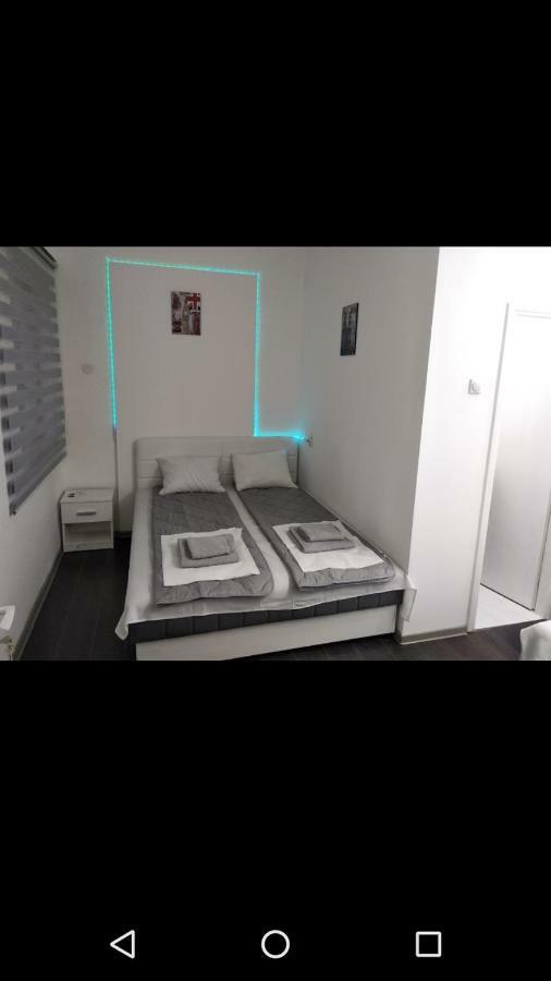 Apartmani Pinokio Ni Kültér fotó