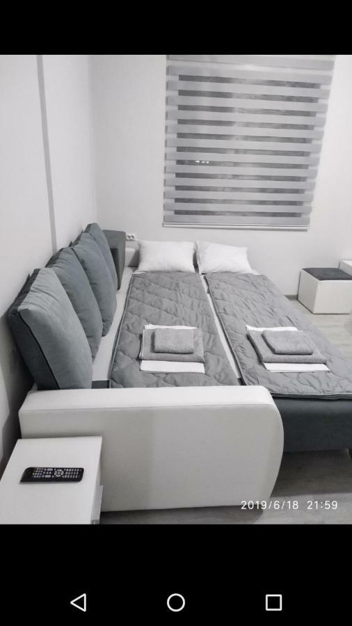 Apartmani Pinokio Ni Kültér fotó