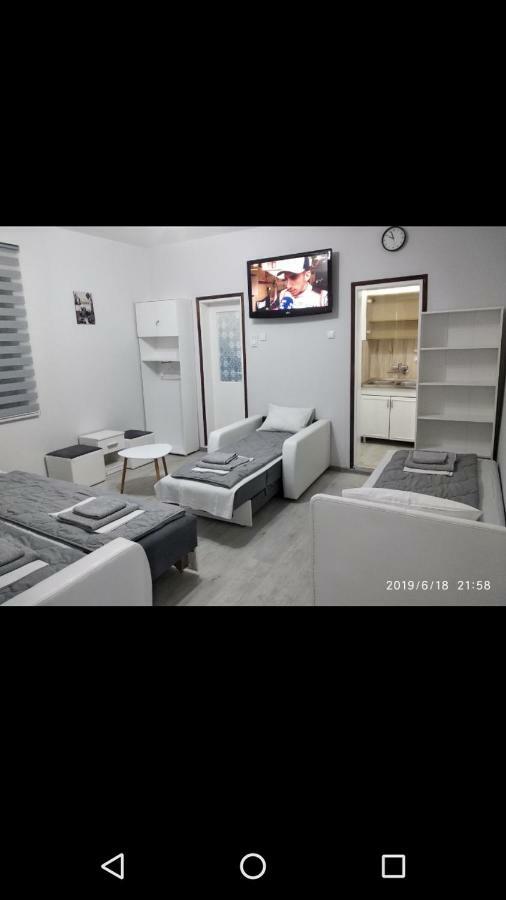 Apartmani Pinokio Ni Kültér fotó