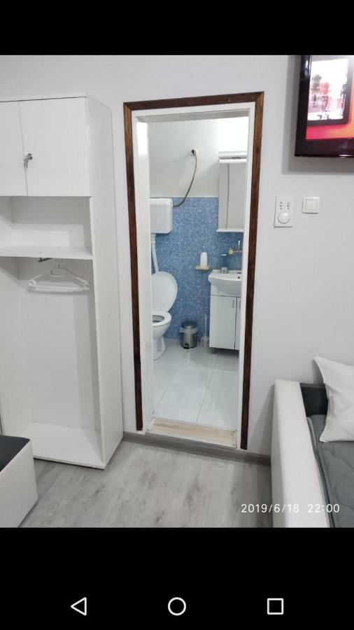 Apartmani Pinokio Ni Kültér fotó