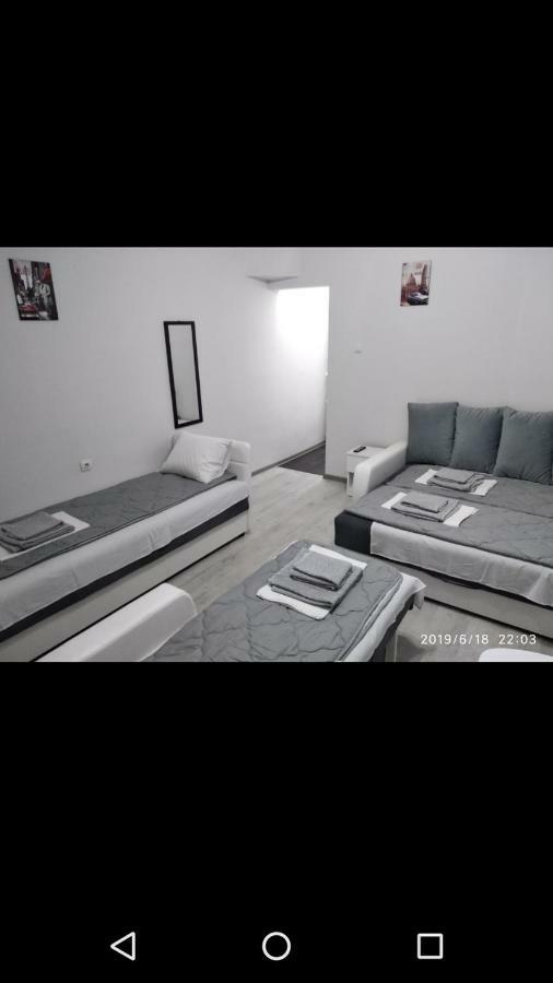 Apartmani Pinokio Ni Kültér fotó
