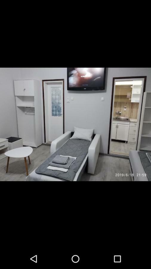 Apartmani Pinokio Ni Kültér fotó